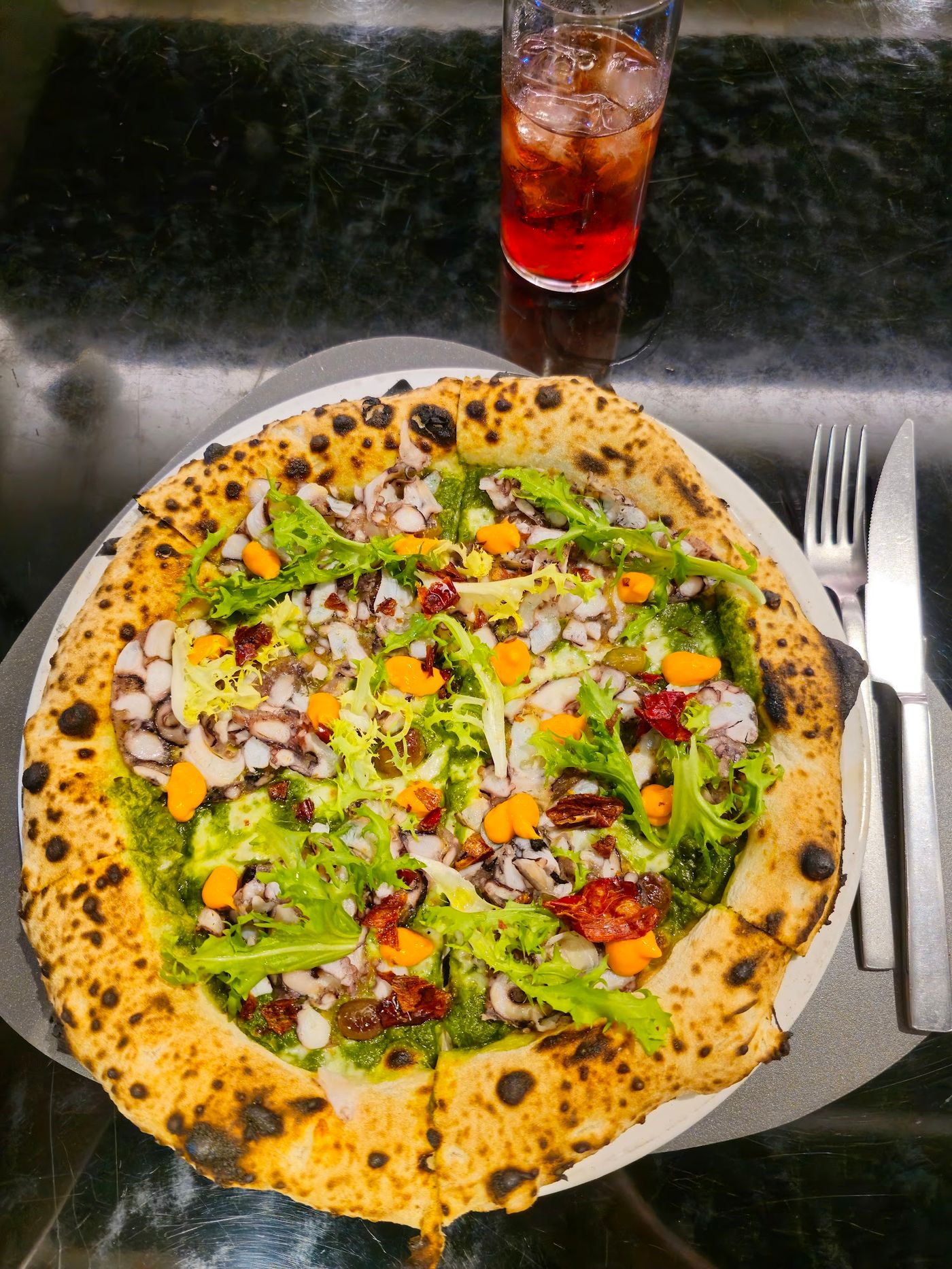 Neapolitanische Pizzen mit modernem Twist