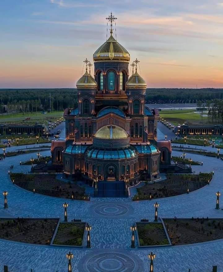 Kopf hoch in Moskaus Wolkenkratzern