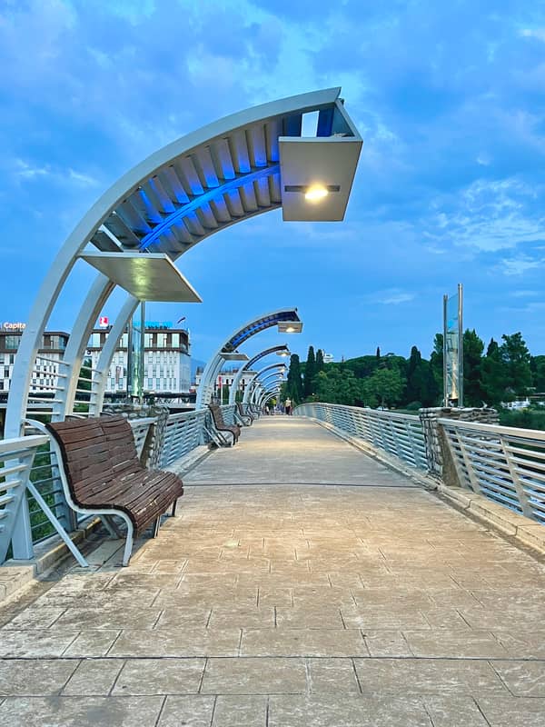 Symbolträchtige Hängebrücke