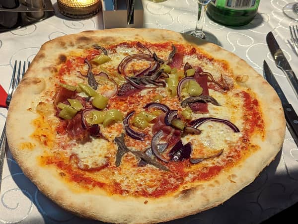 Authentische italienische Pizza in gemütlichem Ambiente genießen