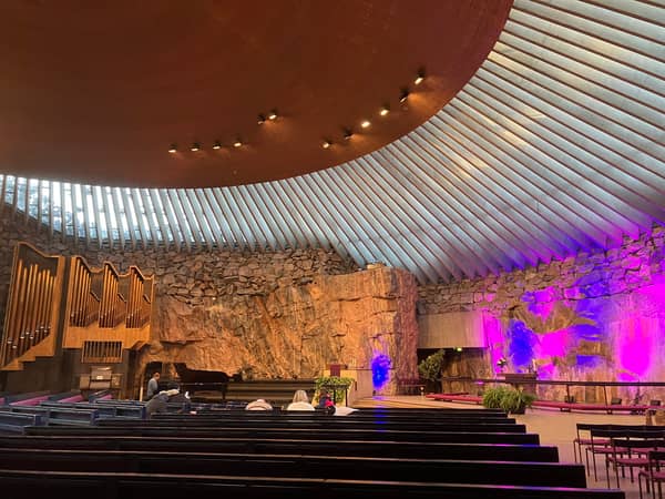 Kirche im Fels: Ein architektonisches Wunder