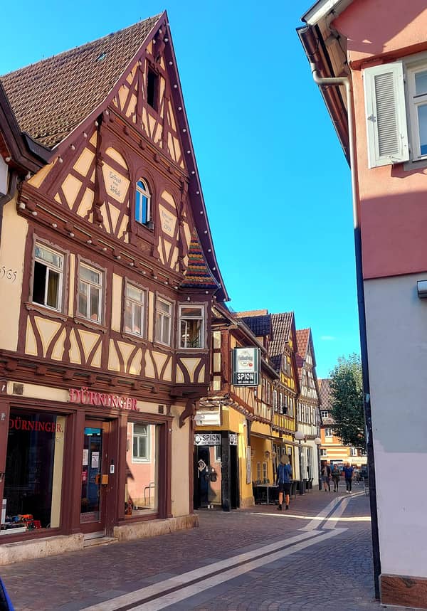 Historische Gassen und charmante Ecken in einer schwäbischen Stadt