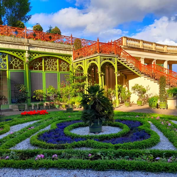 Märchenhafte Architektur und prachtvolle Gärten