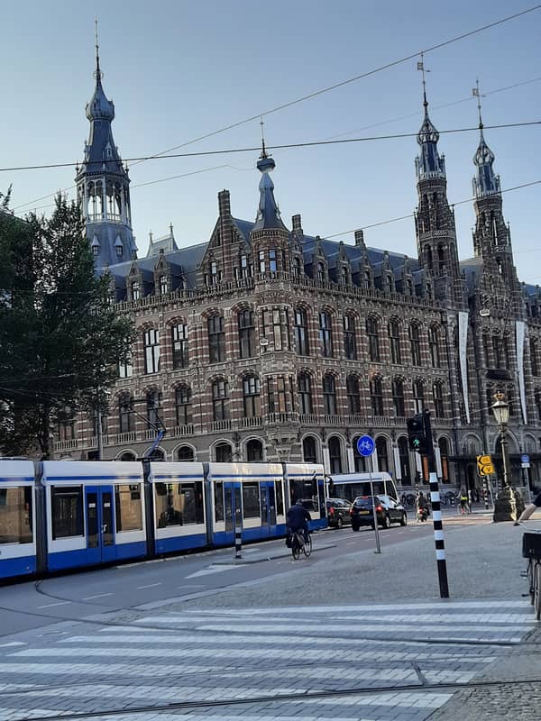 Verlieren Sie sich in Amsterdams charmantem Viertel