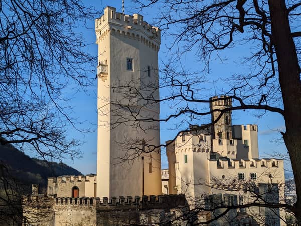 Märchenhaftes Schloss mit Rheinpanorama