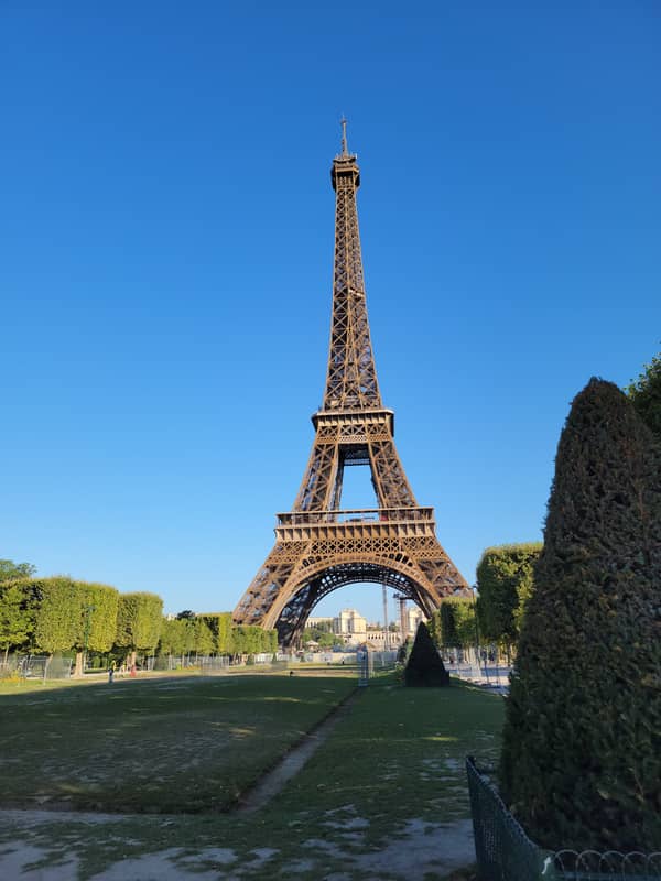 Picknick mit Eiffelturm-Blick