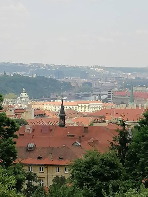 Entspannung und Aussicht im grünen Herzen Prags