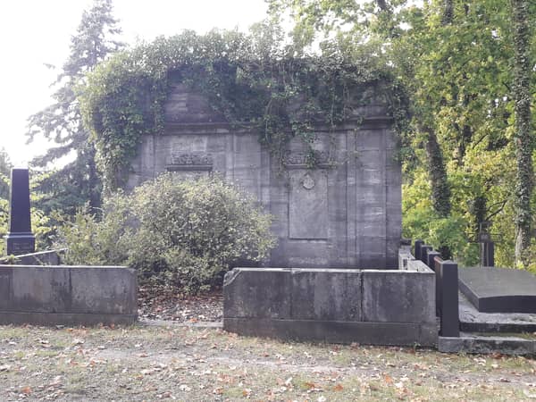 Stille Momente auf dem historischen Friedhof