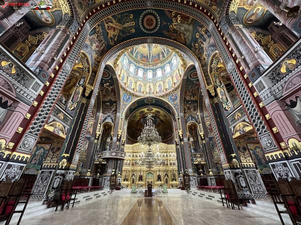 Spirituelle Reise in prächtiger Kathedrale