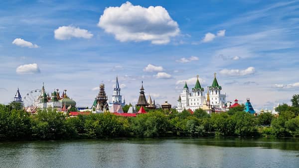 Farbenfrohe russische Architektur entdecken