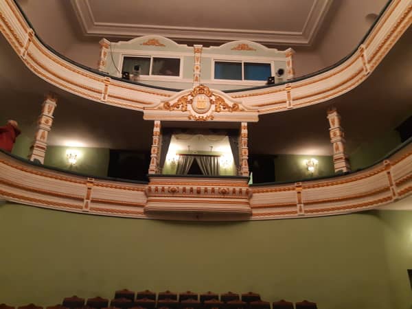 Größtes Theater Belaruss erleben