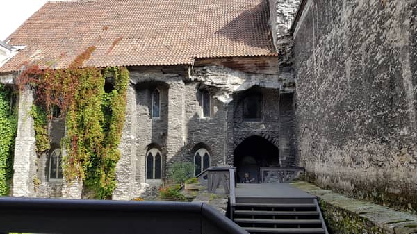 Besuche das älteste Gebäude Tallinns