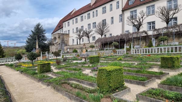 Historische Gartenkunst im Pomeranzengarten entdecken