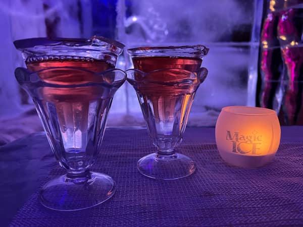 Cocktails in einer Welt aus Eis