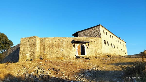 Historisches Kloster mit Aussicht
