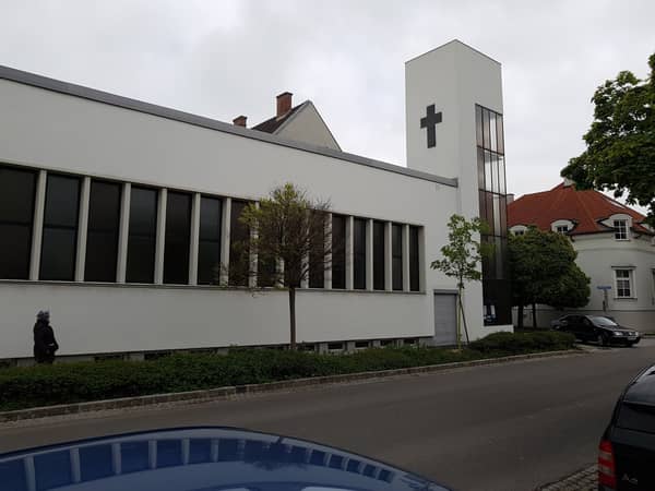 Moderne Architektur in der Evangelischen Dreieinigkeitskirche