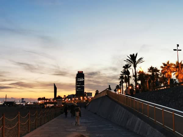 Sonnenbaden und Meer in Barcelona