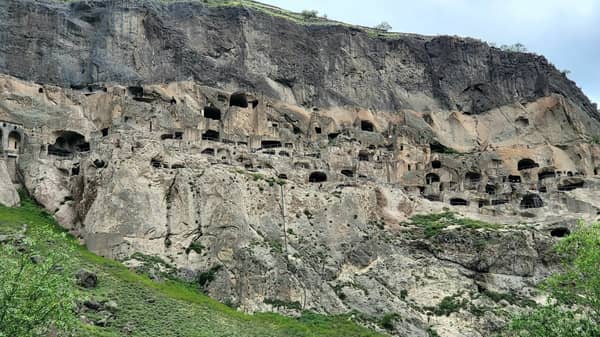 Erkunde die Höhlenstadt Vardzia