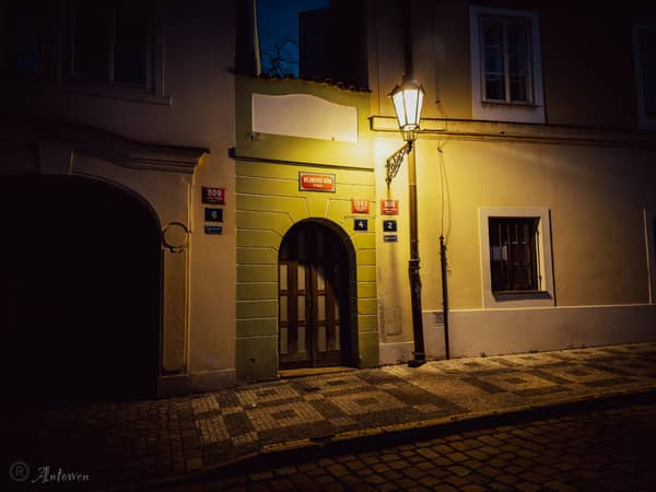 Entdecke das winzigste Haus Prags