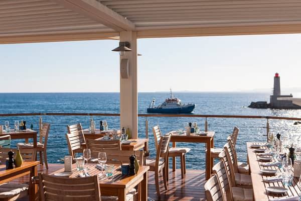 Einzigartiges Restaurant über dem Meer