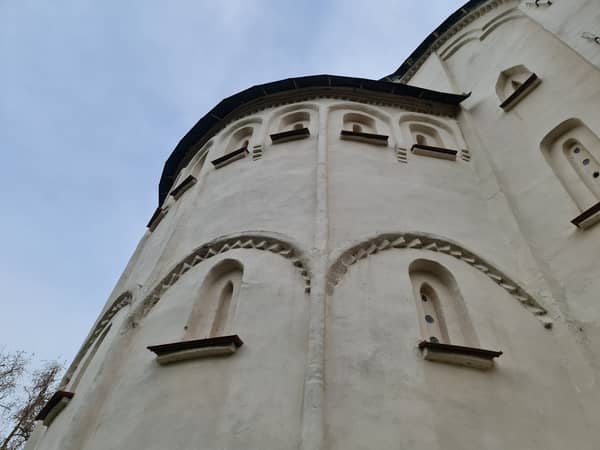 Mittelalterliche Kirche mit Geschichte